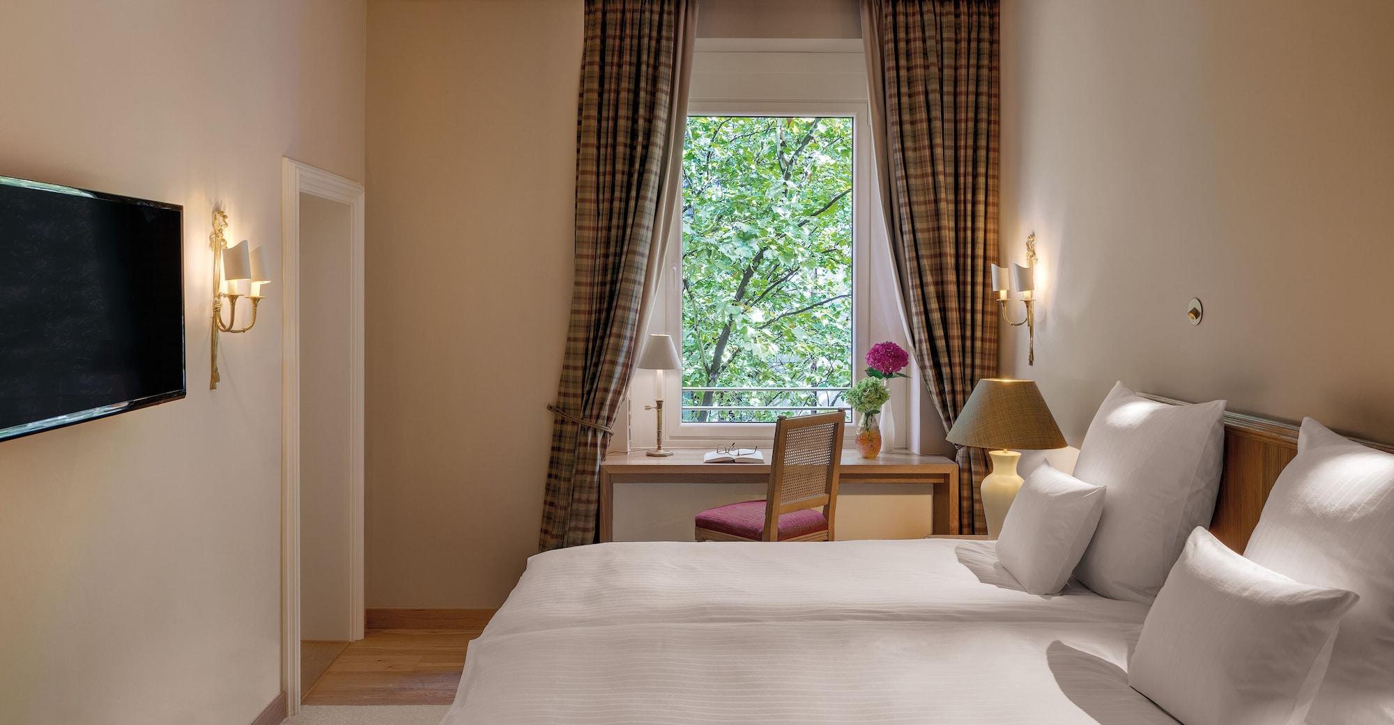 Excelsior Hotel 4*