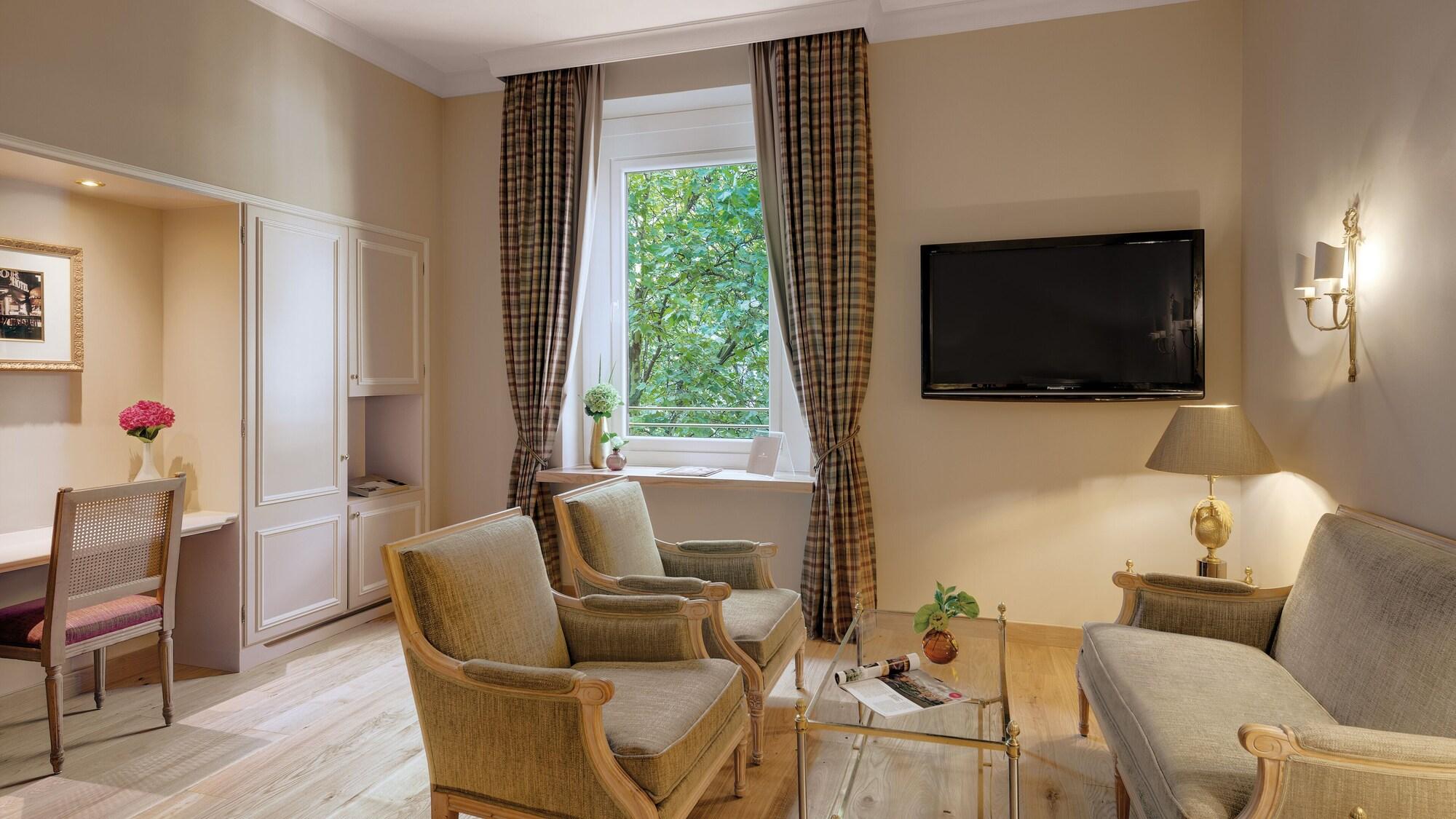 Excelsior Hotel 4*