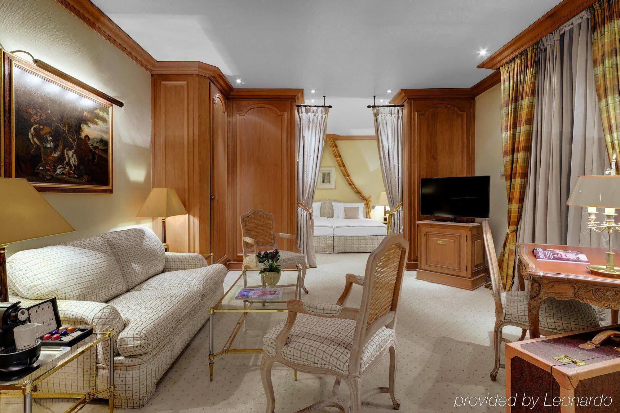 Excelsior Hotel 4*